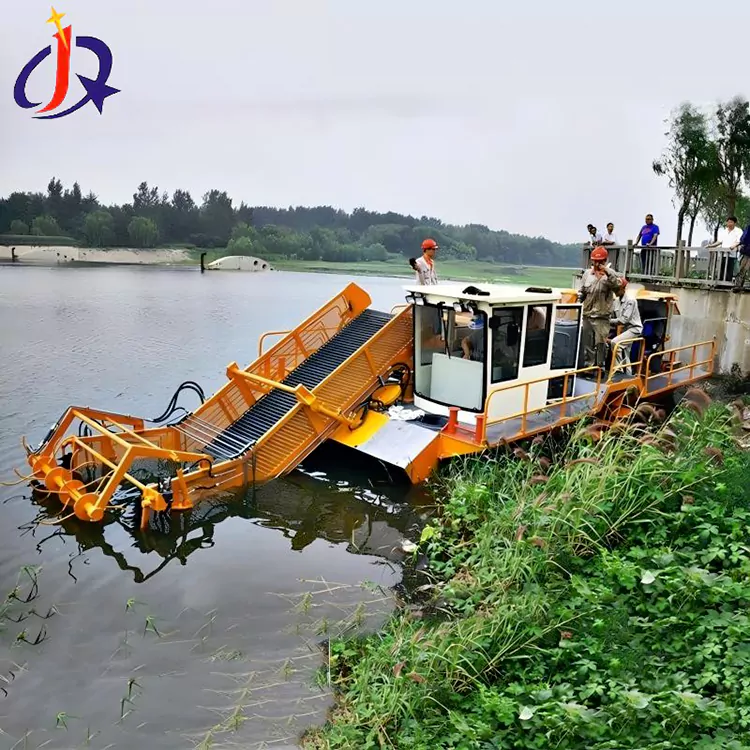 Barco cortador de jacinto e lentilha-d'água
